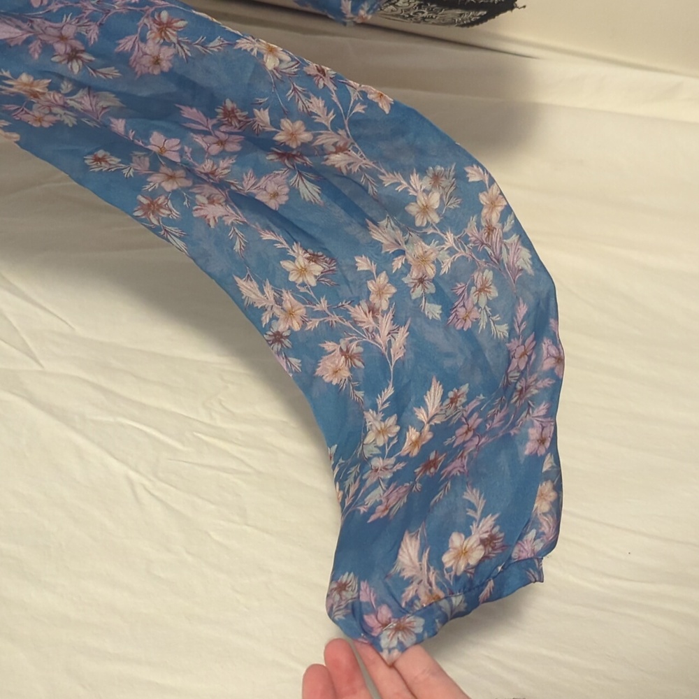 Intermix blue floral 100% silk blouse - Picture 5 of 12